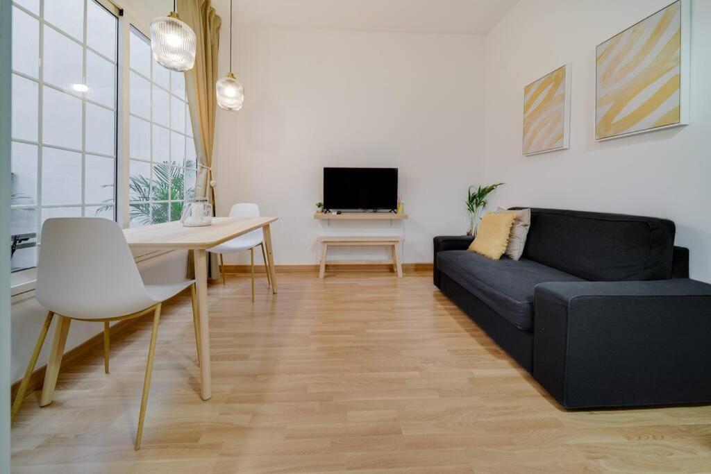 Encantador Con Patio Apartamento *